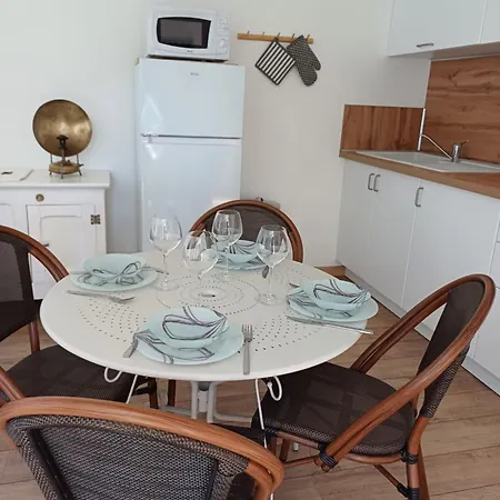 Holiday home L'epicerie Maison Annees 30 *